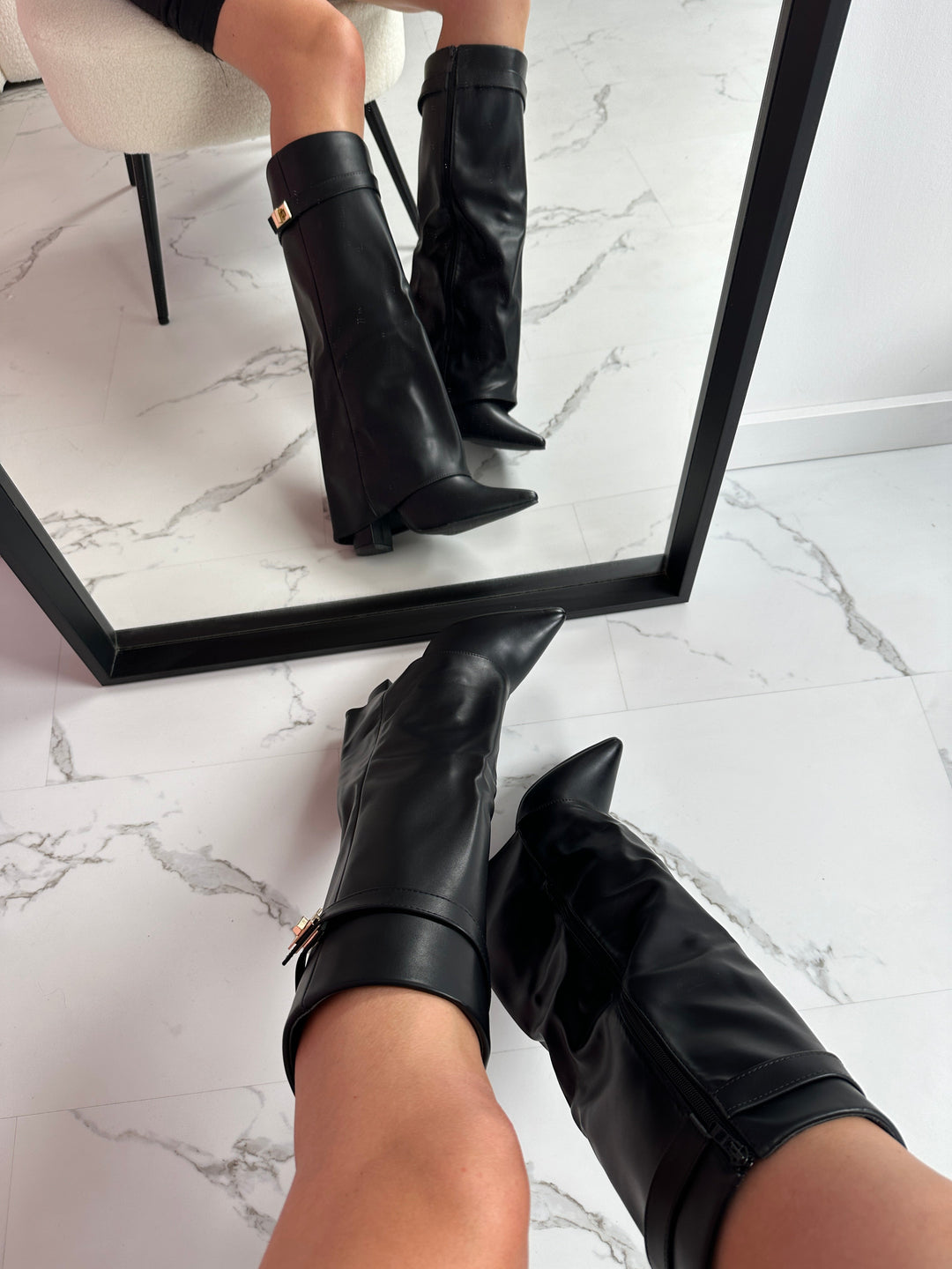 Hélène | Bottes Hautes en Cuir Noir à Boucle
