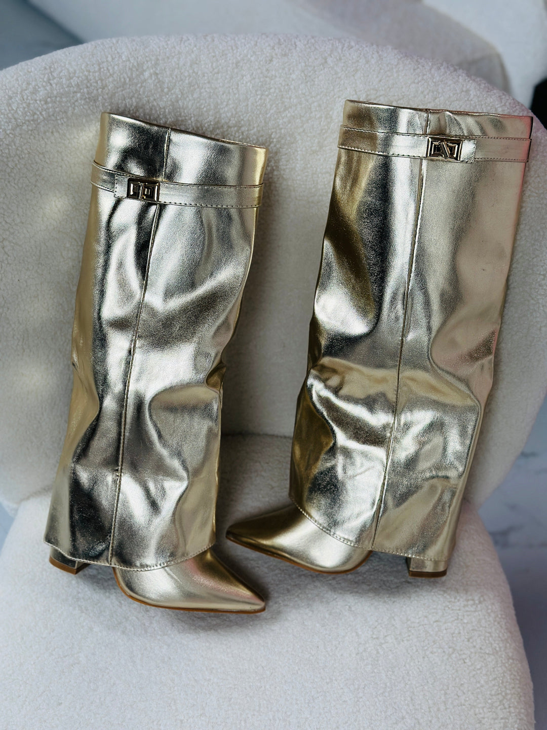 Séraphine | Bottes Hautes Dorées à Bout Pointu