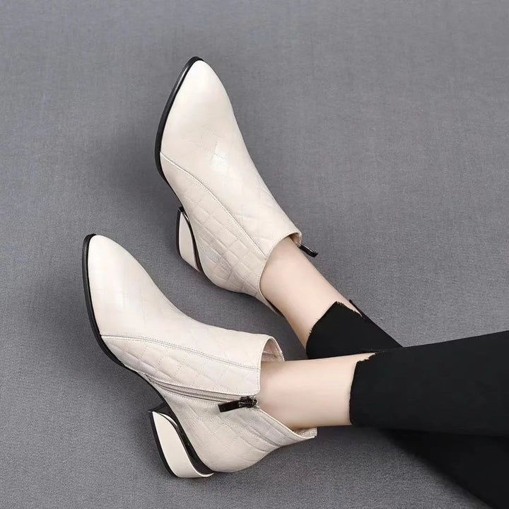 Apolline | Bottines Orthopédiques Pointues à Petit Talon Carré