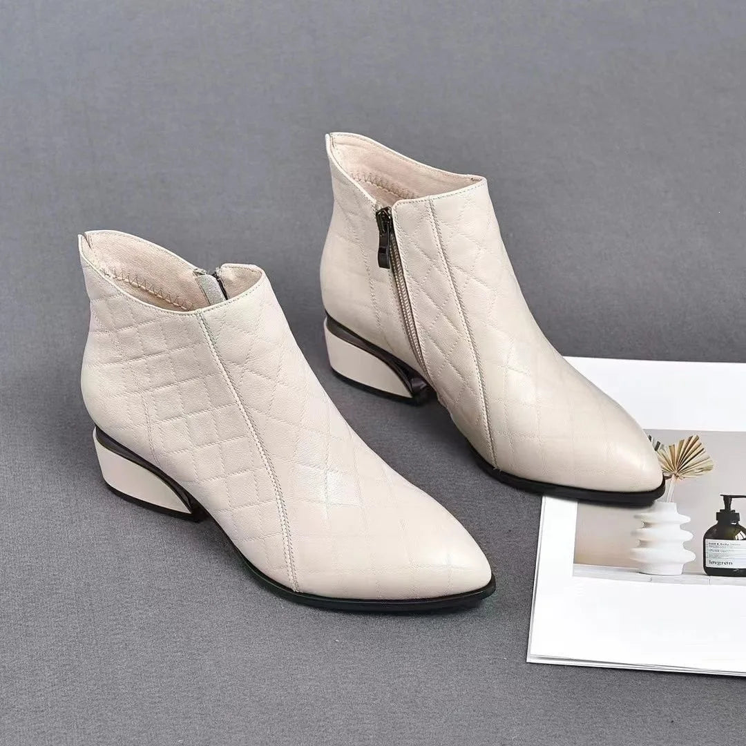 Apolline | Bottines Orthopédiques Pointues à Petit Talon Carré