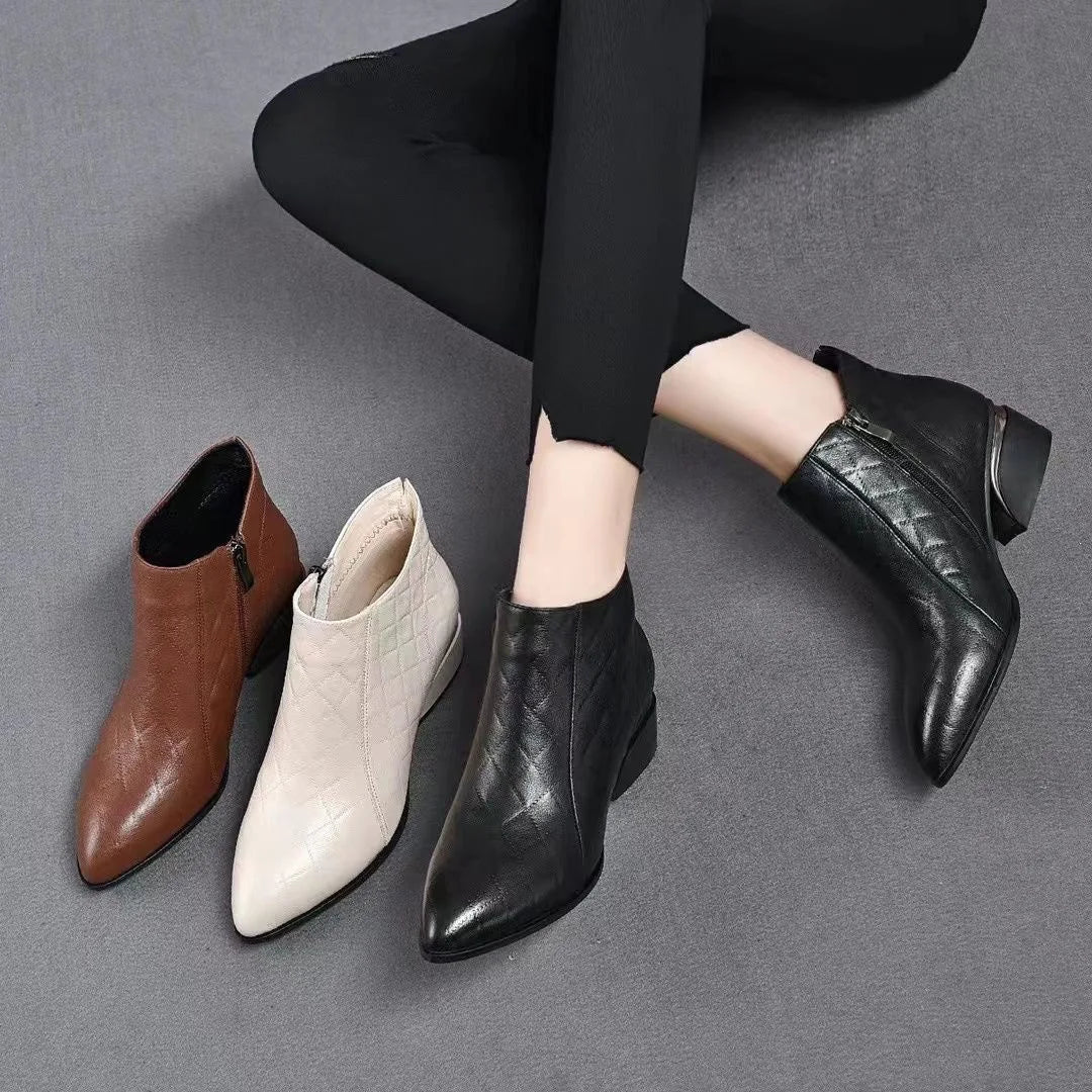 Apolline | Bottines Orthopédiques Pointues à Petit Talon Carré